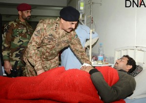 COAS Gen Raheel Sharif inquiring about the health of an injured person of Bacha Khan University attack during his visit to hospital in Charsadda, Peshawar.