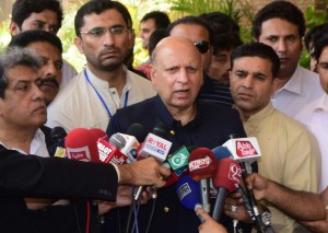 PTI leader Chaudhry Muhammad Sarwar talking to media in Lahore after enquring about the Helath of the people injured in attack at Gulshan Iqbal Park.