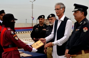 CM KP Pervez Khattak awarding prize to the best performing commando of elite force on the eve of 12th Basic Elite Course passing out parade in Nowshera on Thursday.