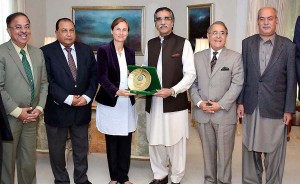 President FPCCI Rauf Alam presenting a shield to Ambassador of the Netherlands Jennete Seppen in Islamabad on Friday.-DNA