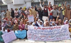 Members of All Pakistan Paramedical Staff Association protesting in favour of their demands outside of Secretariat in Lahore on Wednesday.-NNI