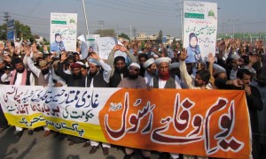 Workers of Pakistan Sunni Tehrik protesting at Chohar Chowk in Rawalpindi against  the execution of Mumtaz Hussain Qadri.