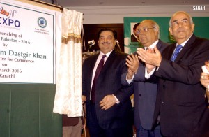  Federal Minister for Commerce, Engineer Khurram Dastagir unveiling the plaque at the Soft Launch of TEXPO Pakistan in Karachi on Tuseday.