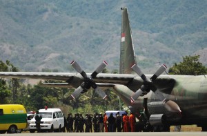 Indonesian military personnel are carrying coffin of one person killed in helicopter crash incident in Jakarta.-AFP