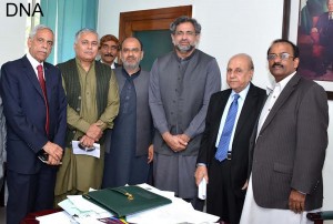 Federal Minister for Petroleum Shahid Khaqan Abbasi in a group photo after meeting with the delegation  of All Pakistan Petroleum Dealers Associaiton led by the Chairman Abdul Sami Khan at Ministry  of Petroleum in Islamabad on Tuesday. - DNA