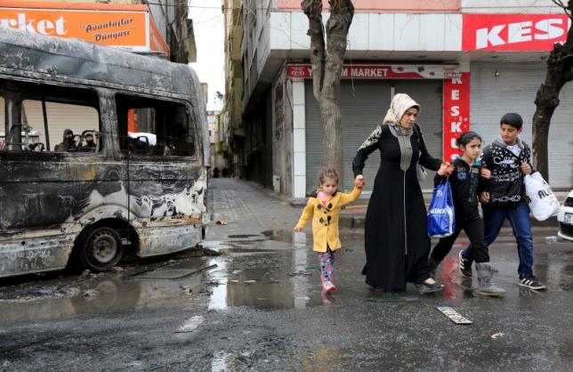 Four die in clashes between Turkish troops and Kurdish militants