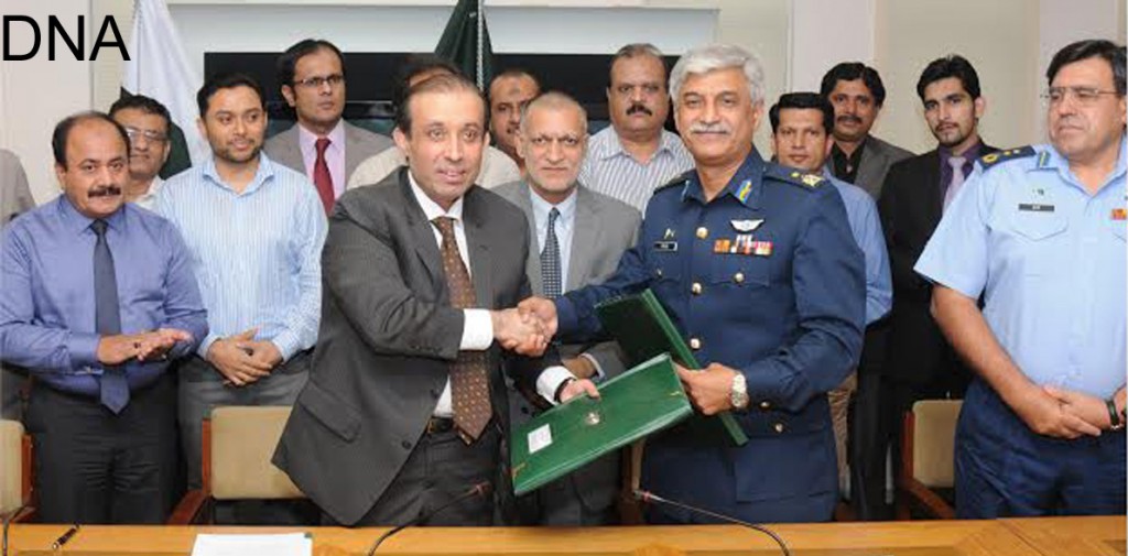 Lahore: 8th April - Chairperson TEVTA Irfan Qaiser Sheikh and Assistant Chief of Air Staff PAF Air  Commodore Sajid Mehmood Awan are exchanging the document after signing the agreement at TEVTA  Secretariat on Friday. - DNA Photo