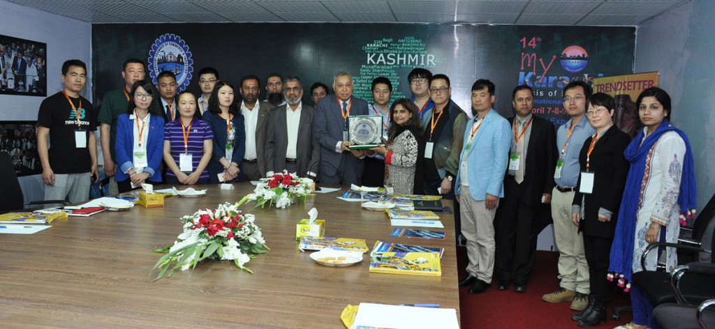 Karachi: 8th April - Senior Vice President of the Karachi Chamber of Commerce and Industry Zia Ahmed  Khan presenting Chambers crest to Commercial Counselor of Pakistans Embassy in Beijing Dr. Irfa Iqbal,  who led a Chinese delegation during its visit to KCCI on Friday. - DNA Photo