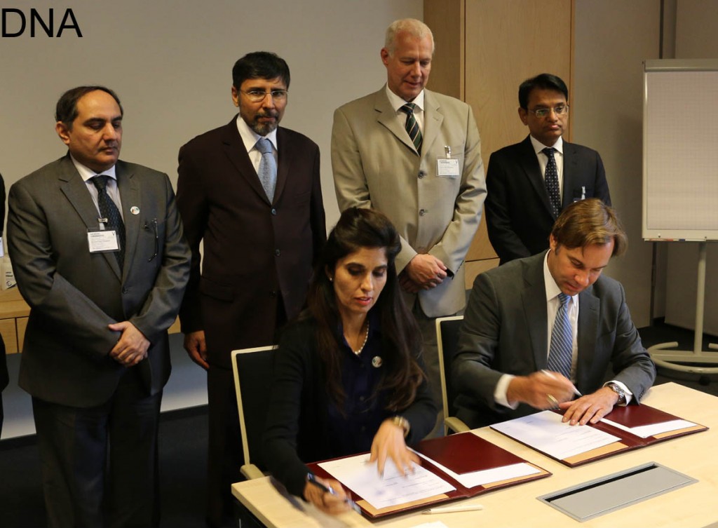 Pakistan's Ambassador to Germany, Jauhar Saleem witnessing signing of an MoU between the government of Sindh and the Siemens in Berlin.-DNA