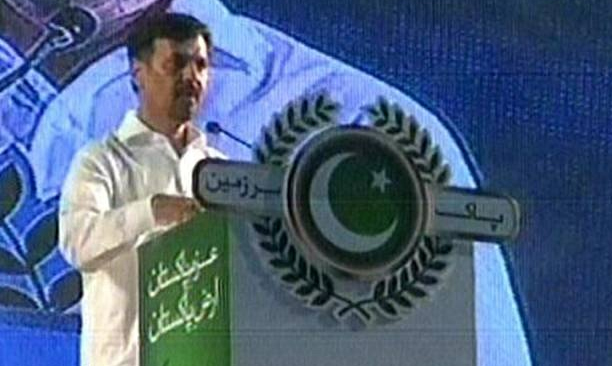 Pak Sarzameen Party leader Syed Mustafa Kamal addressing a public meeting in Karchi on Sunday.