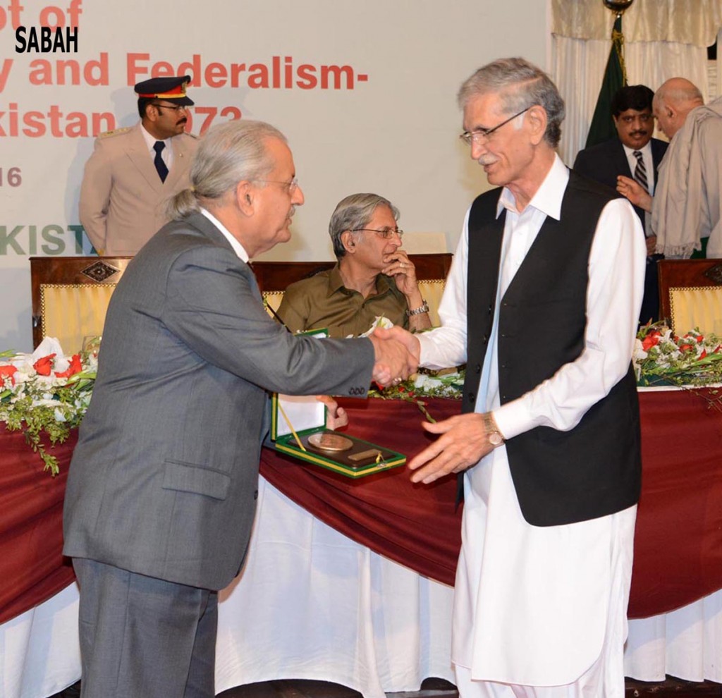 Chairman Senate, Mian Raza Rabbani presenting souvenir to CM KP Pervez Khattak at an annual seminar titled “The Concept of Parliamentary Democracy and Federalism-Constituti0n of Pakistan 1973” in connection to commemorate Constitution Day at Parliament House in Islamabad on Tuesday.