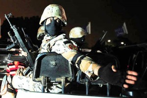 Pakistani troops arrives to take position at the Karachi airport terminal after the militants' assault in Karachi late on June 8, 2014. Heavily armed militants attacked Pakistan's busiest airport in the southern city of Karachi on June 8, killing at least six people as flights were suspended and the army was called in, officials said. AFP PHOTO/Asif HASSAN