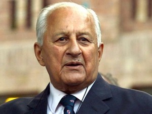 Shahryar-puts-the-ball