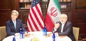 US Secretary of State John Kerry meets with Iran's Foreign Minister Mohammad Javad Zarif on April 22, 2016 in New York. / AFP / Bryan R. Smith        (Photo credit should read BRYAN R. SMITH/AFP/Getty Images)