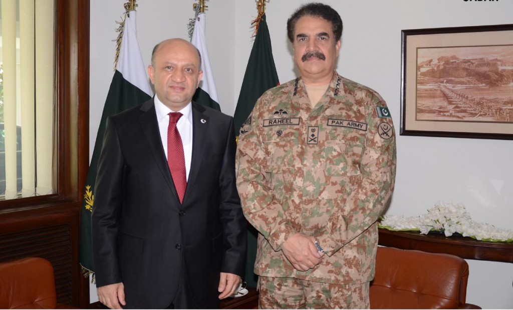 Turkish Defence Minister Fikri Isik with Army Chief Gen Raheel Sharif in Rawalpindi on Friday. - SABAH