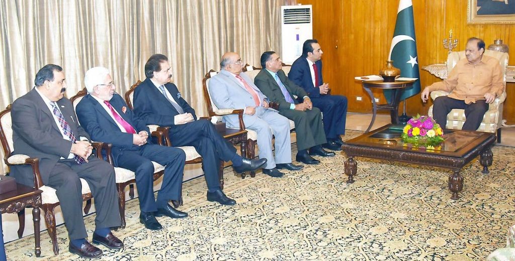 President Mamnoon Hussain with a delegation of Islamabad Chamber of Commerce & Industry led by President ICCI, Atif Ikram Sheikh called on him at Aiwan-e-Sadr in Islamabad on Wednesday. - NNI