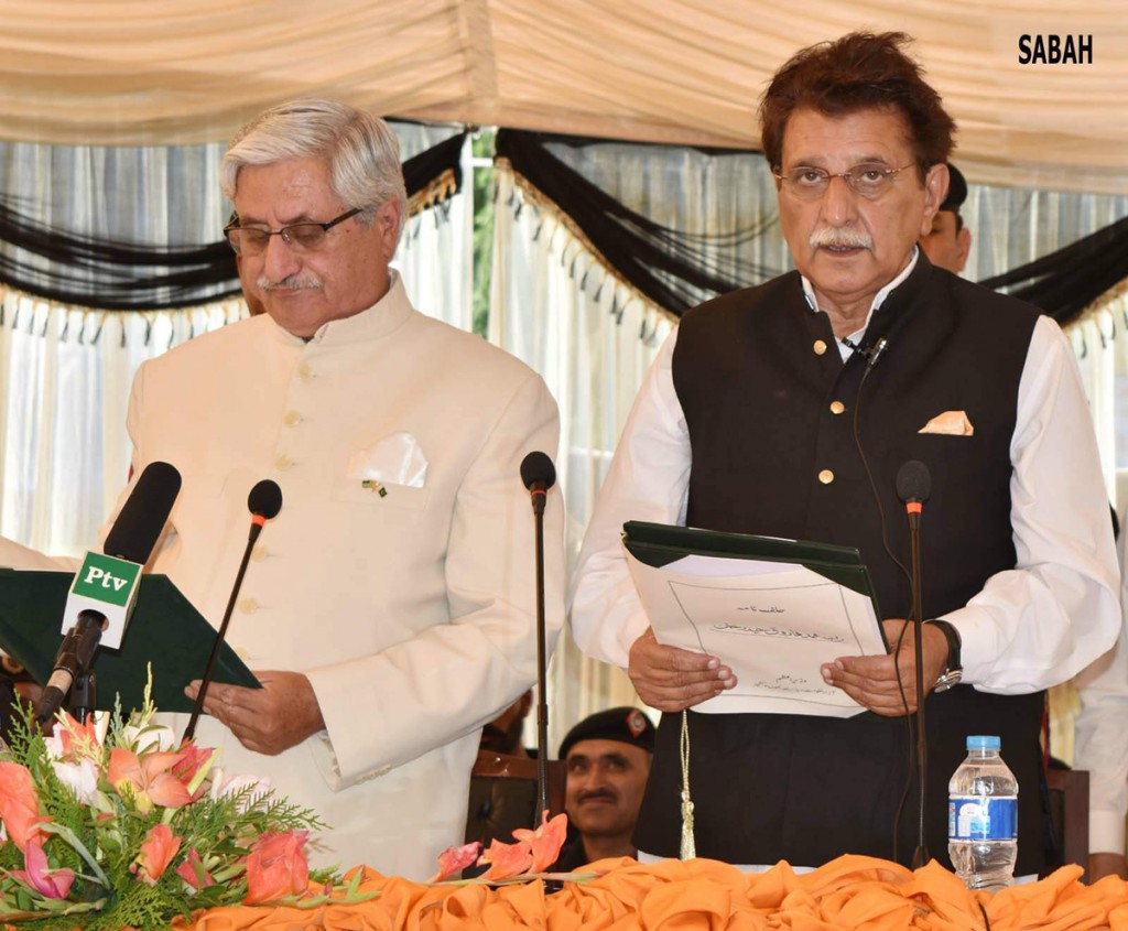 AJK President, Sardar Muhammad Yaqub Khan taking oath from  newly elected Prime Minister Raja Muhammad Farooq Haider Khan in Muzaffarabad on Sunday. - SABAH