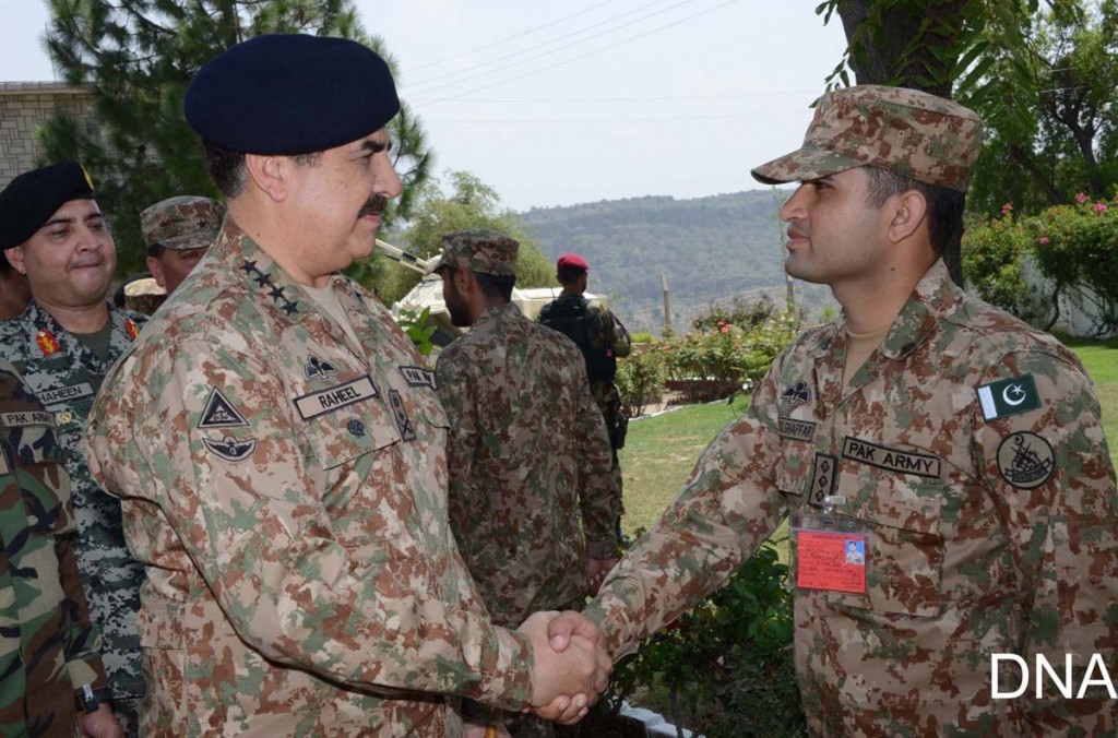 COAS Gen Raheel Sharif shaking hand with an officer during his visit to Thall in Kurram Agency on Tuesday. - DNA