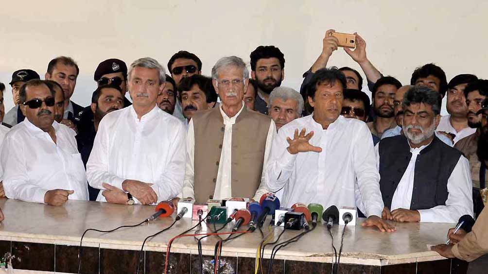 Chairman PTI Imran Khan addressing the media after visiting Civil Hospital in Quetta on Tuesday. - NNI