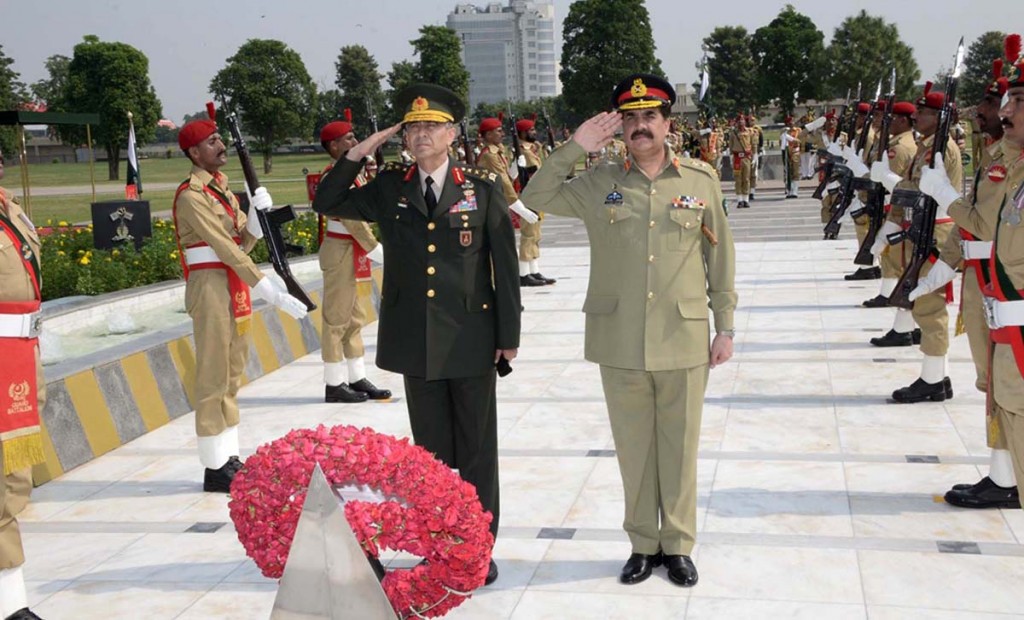 General Salih Zeki Colak, Commander of the Turkish Land Forces paying tribute to Shuhada after laying a floral wreath at Yadgar-e-Shuhada at GHQ in Rawalpindi on Tuesday. -DNA