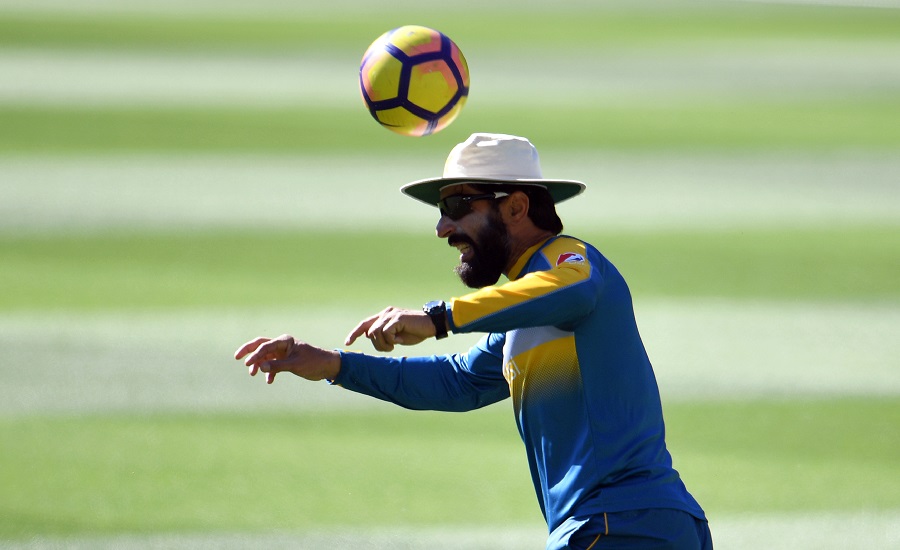 Pakistan cricket captain Misbah-ul-Haq heads a football during a practice session in Melbourne on December 25, 2016, ahead of their Boxing Day Test match against Australia. / AFP / WILLIAM WEST / --IMAGE RESTRICTED TO EDITORIAL USE - STRICTLY NO COMMERCIAL USE-- (Photo credit should read WILLIAM WEST/AFP/Getty Images)