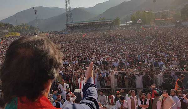 Dynastic politics inflicted massive financial losses to the country: Imran