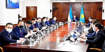 PMs of Kazakhstan  and Uzbekistan  debate current issues of bilateral coop