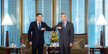 Wang Yi meets with outgoing  SCO Secretary General Norov