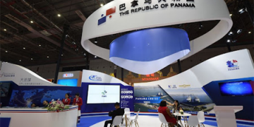 Chinese, Panamanian  foreign  ministers hail ties on phone  conversation