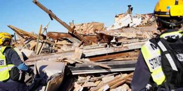 Thousands without heat, water after  tornadoes kill dozens