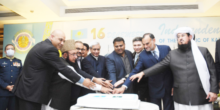Kazakhstan desirous of  developing multifaceted relations  with Pakistan: Yerzhan Kistafin