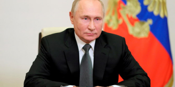Russia keeps tensions high over Ukraine while waiting for next Biden move