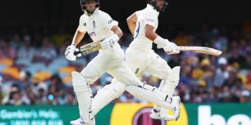 Root and Malan’s unbroken 159 leads England fightback in first Ashes Test