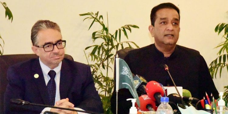 “The masses can neither be substituted nor denied”