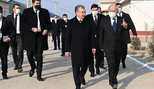 Uzbek President visits the mahalla in Nukus