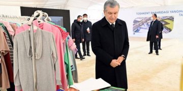 Shavkat Mirziyoyev visits the construction site of a new technopark