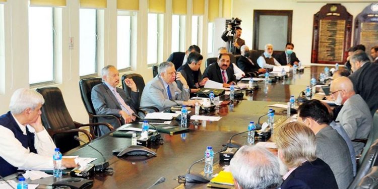 Thailand faces early election as coalition cracks widen