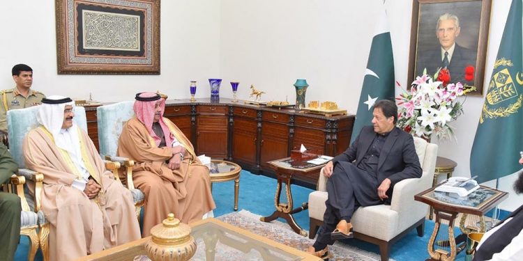 Thailand faces early election as coalition cracks widen