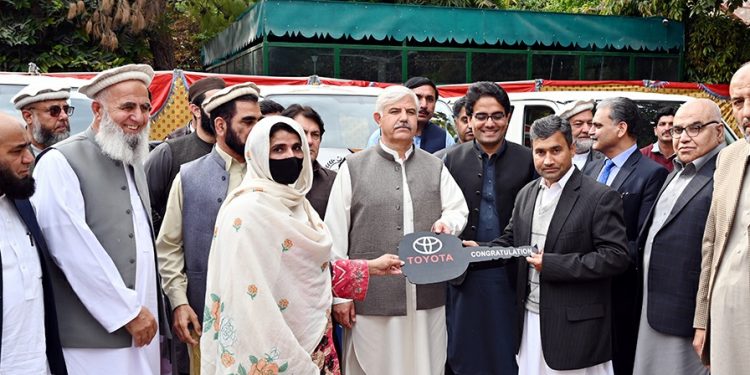 Mahmood Khan formally hands over keys of new Hiace vehicles to the Principals of 45 colleges including 24 boys colleges