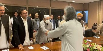 Ukraine insists on territorial integrity as talks loom