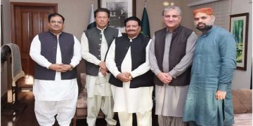 Ukraine insists on territorial integrity as talks loom