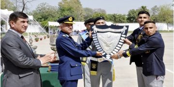 Thailand faces early election as coalition cracks widen