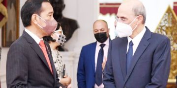 Ukraine insists on territorial integrity as talks loom