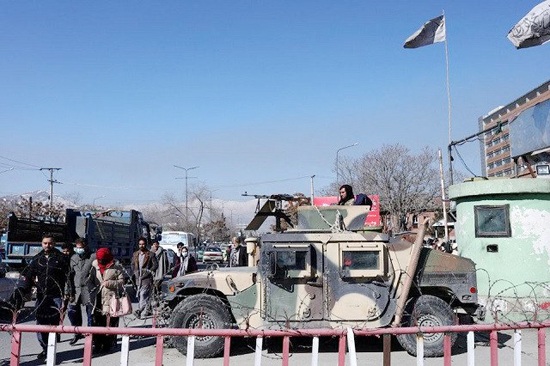 Thailand faces early election as coalition cracks widen