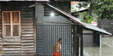 Mahmood Khan formally hands over keys of new Hiace vehicles to the Principals of 45 colleges including 24 boys colleges