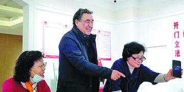 Foreigner hails whole-process people’s democracy