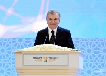 Ukraine insists on territorial integrity as talks loom