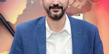 Mahmood Khan formally hands over keys of new Hiace vehicles to the Principals of 45 colleges including 24 boys colleges