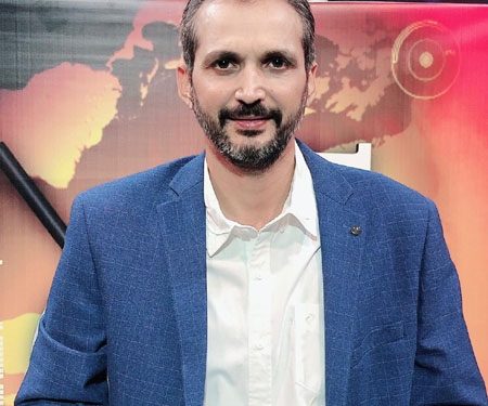 Mahmood Khan formally hands over keys of new Hiace vehicles to the Principals of 45 colleges including 24 boys colleges