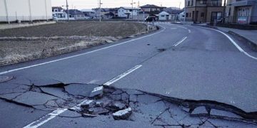 Thailand faces early election as coalition cracks widen